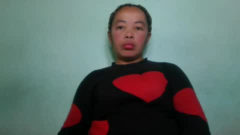 Snapshot of alypierette chatting on 06.25.26 alypierette online show from 06.25.26