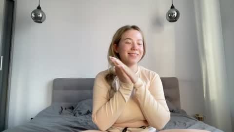 Snapshot of alyrasun chatting on 07.02.26 Al online show from 07.02.26