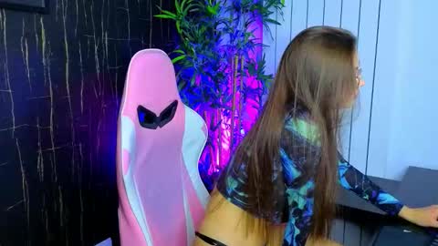 Snapshot of alyseruss chatting on 10.02.25 Alyse online show from 10.02.25
