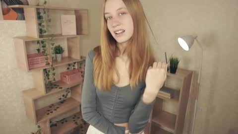 Snapshot of alyshaanzaldua chatting on 10.17.25 Harper online show from 10.17.25
