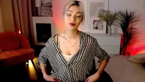 Snapshot of alysiasun chatting on 09.30.25 Alysia online show from 09.30.25