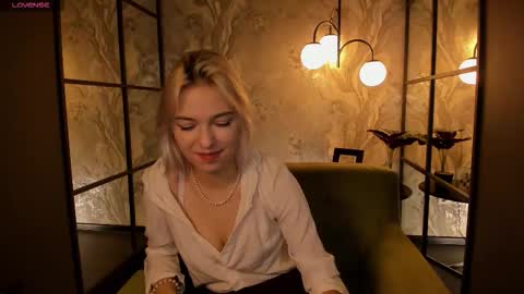 Snapshot of alysiasun chatting on 10.05.25 Alysia online show from 10.05.25