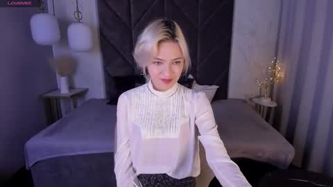 Snapshot of alysiasun chatting on 10.17.25 Alysia online show from 10.17.25