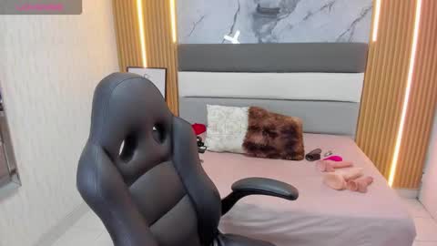 Snapshot of alyssa_park chatting on 10.30.25  ALYSSA   online show from 10.30.25