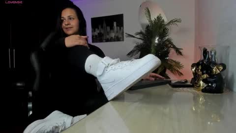 Snapshot of amaia_bushida chatting on 02.04.26 anny online show from 02.04.26