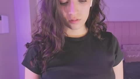 Snapshot of amaia_daniells chatting on 09.20.25 B I A N C A online show from 09.20.25