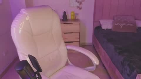 Snapshot of amaia_daniells chatting on 09.24.25 B I A N C A online show from 09.24.25