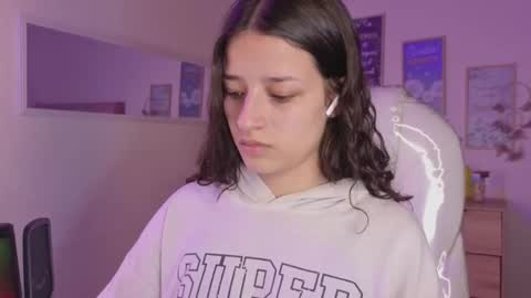 Snapshot of amaia_daniells chatting on 10.17.25 B I A N C A online show from 10.17.25