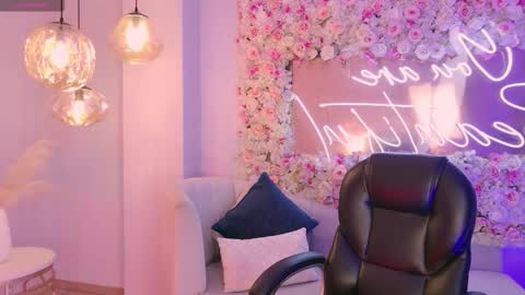 Amaia Haywood online show from 12.05.25