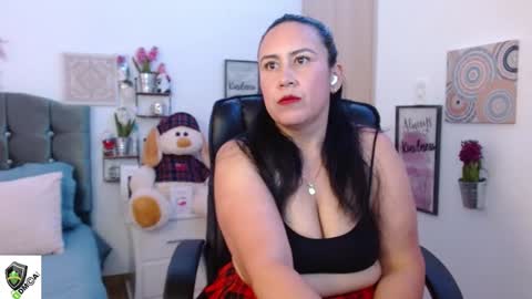 Snapshot of amalia_brunette chatting on 12.04.24 AMALIA online show from 12.04.24