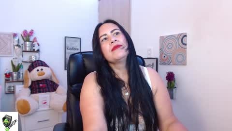 Snapshot of amalia_brunette chatting on 12.06.24 AMALIA online show from 12.06.24