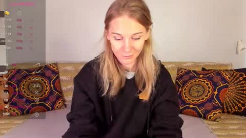 Snapshot of amalia_mio chatting on 10.22.25 Amalia online show from 10.22.25