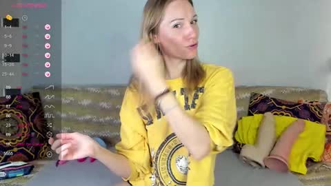 Snapshot of amalia_mio chatting on 10.24.25 Amalia online show from 10.24.25