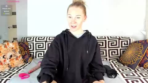 Snapshot of amalia_mio chatting on 04.26.26 Amalia online show from 04.26.26