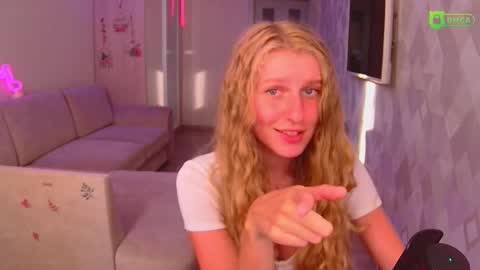 Snapshot of amaliaqueen999 chatting on 09.20.25 Amalia online show from 09.20.25