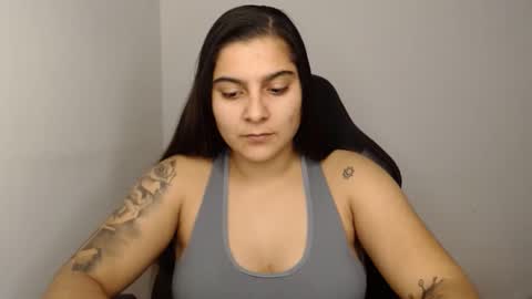 Snapshot of amanda5star chatting on 01.04.25 The queen of the biceps  online show from 01.04.25