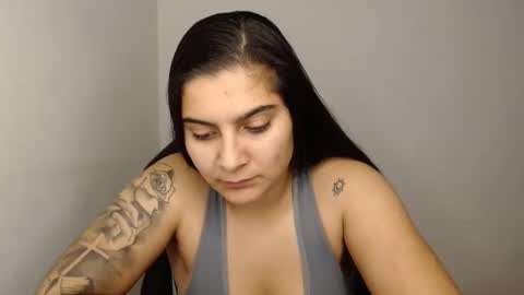 Snapshot of amanda5star chatting on 01.05.25 The queen of the biceps  online show from 01.05.25