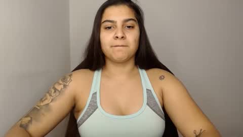 Snapshot of amanda5star chatting on 01.06.25 The queen of the biceps  online show from 01.06.25
