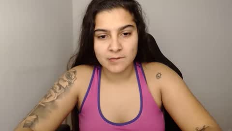 Snapshot of amanda5star chatting on 01.09.25 The queen of the biceps  online show from 01.09.25