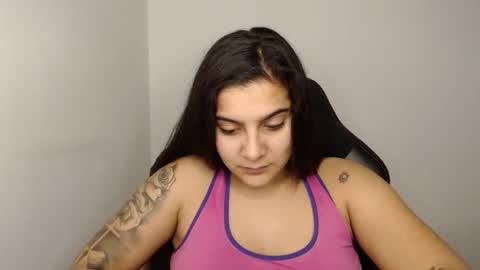 Snapshot of amanda5star chatting on 01.10.25 The queen of the biceps  online show from 01.10.25