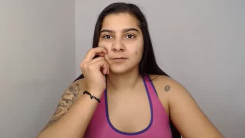 Snapshot of amanda5star chatting on 01.10.25 The queen of the biceps  online show from 01.10.25