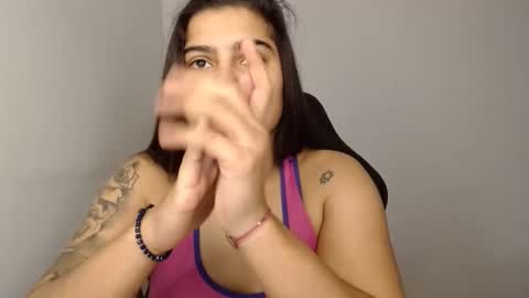 Snapshot of amanda5star chatting on 01.10.25 The queen of the biceps  online show from 01.10.25