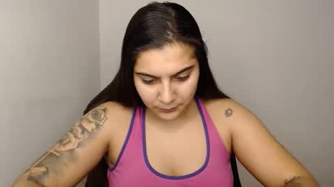 Snapshot of amanda5star chatting on 01.13.25 The queen of the biceps  online show from 01.13.25