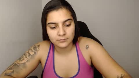 Snapshot of amanda5star chatting on 01.13.25 The queen of the biceps  online show from 01.13.25
