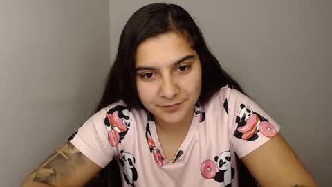 Snapshot of amanda5star chatting on 01.15.25 The queen of the biceps  online show from 01.15.25