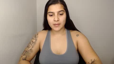 Snapshot of amanda5star chatting on 01.16.25 The queen of the biceps  online show from 01.16.25