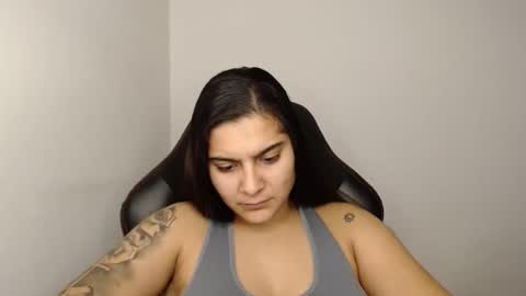 Snapshot of amanda5star chatting on 01.17.25 The queen of the biceps  online show from 01.17.25