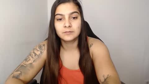 Snapshot of amanda5star chatting on 01.18.25 The queen of the biceps  online show from 01.18.25