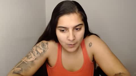 Snapshot of amanda5star chatting on 01.18.25 The queen of the biceps  online show from 01.18.25