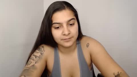 Snapshot of amanda5star chatting on 01.22.25 The queen of the biceps  online show from 01.22.25