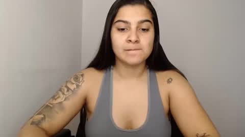 Snapshot of amanda5star chatting on 01.26.25 The queen of the biceps  online show from 01.26.25