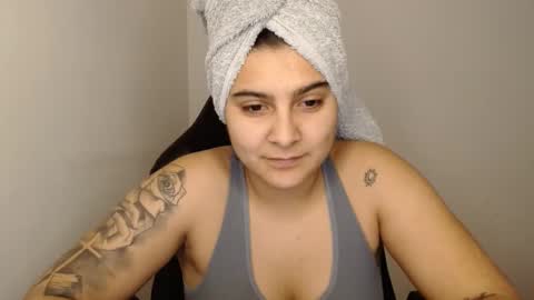 Snapshot of amanda5star chatting on 01.27.25 The queen of the biceps  online show from 01.27.25