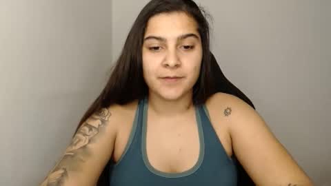 Snapshot of amanda5star chatting on 01.30.25 The queen of the biceps  online show from 01.30.25