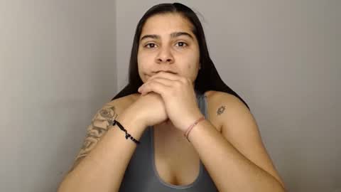Snapshot of amanda5star chatting on 01.31.25 The queen of the biceps  online show from 01.31.25
