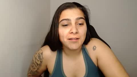 Snapshot of amanda5star chatting on 01.31.25 The queen of the biceps  online show from 01.31.25