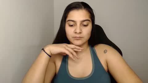 Snapshot of amanda5star chatting on 01.31.25 The queen of the biceps  online show from 01.31.25