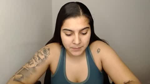 Snapshot of amanda5star chatting on 02.01.25 The queen of the biceps  online show from 02.01.25