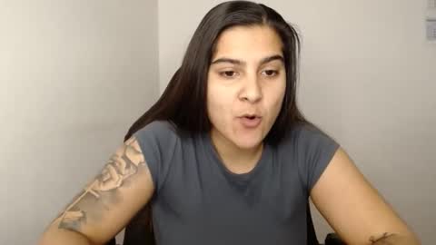 Snapshot of amanda5star chatting on 02.04.25 The queen of the biceps  online show from 02.04.25