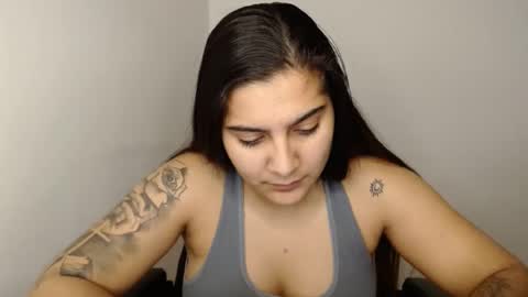 Snapshot of amanda5star chatting on 02.05.25 The queen of the biceps  online show from 02.05.25
