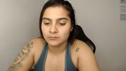 Snapshot of amanda5star chatting on 02.12.25 The queen of the biceps  online show from 02.12.25