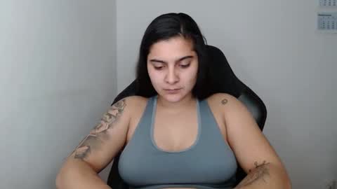 Snapshot of amanda5star chatting on 02.28.25 The queen of the biceps  online show from 02.28.25