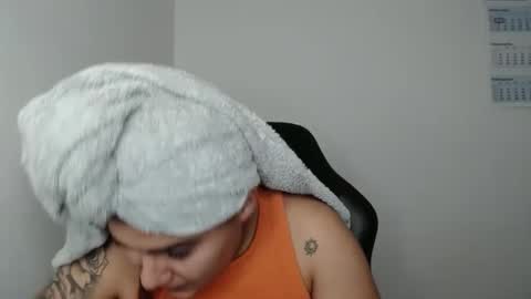 Snapshot of amanda5star chatting on 03.06.25 The queen of the biceps  online show from 03.06.25