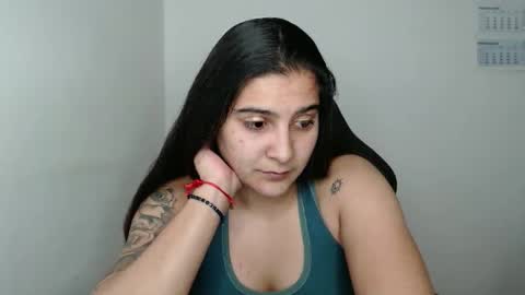 Snapshot of amanda5star chatting on 03.08.25 The queen of the biceps  online show from 03.08.25