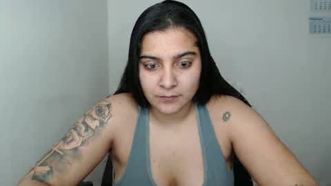 Snapshot of amanda5star chatting on 03.10.25 The queen of the biceps  online show from 03.10.25