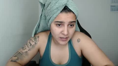 Snapshot of amanda5star chatting on 03.11.25 The queen of the biceps  online show from 03.11.25