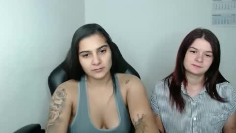 Snapshot of amanda5star chatting on 10.15.25 The queen of the biceps  online show from 10.15.25